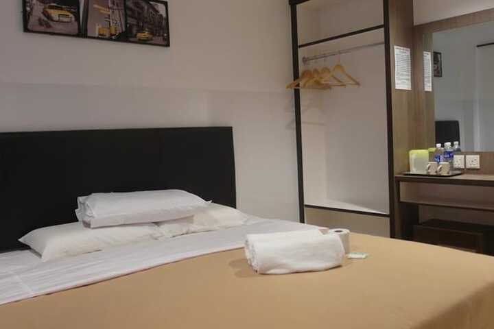 Room 11 of 30