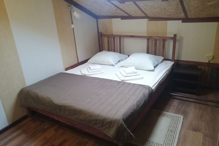 Room 27 of 46