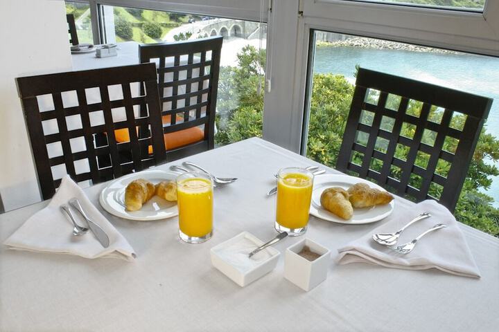 Breakfast/Coffee Service 49 of 73