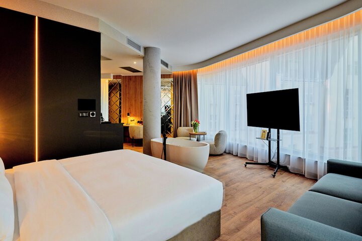 Room 19 of 53