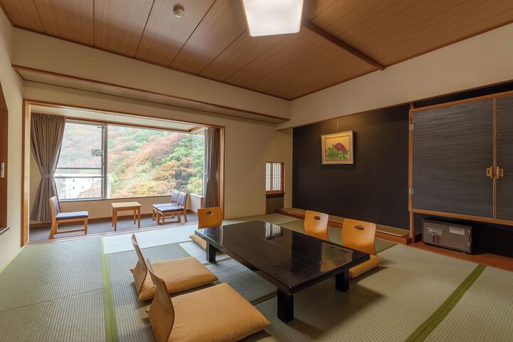 Room 17 of 46