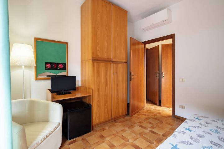 Room 11 of 78