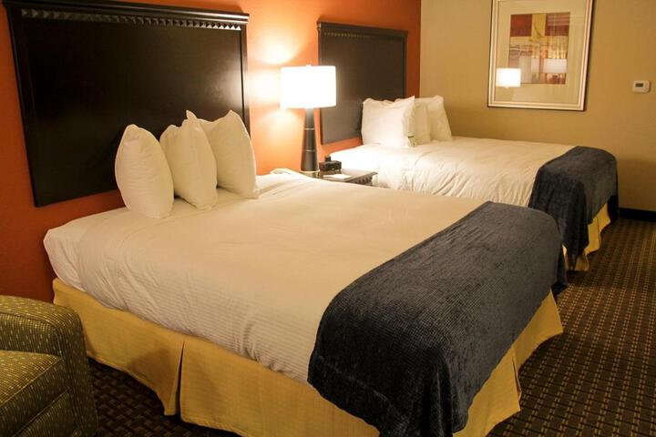 Business 2 Queen Beds (7 of 8)
