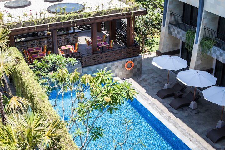 Hotel Pool