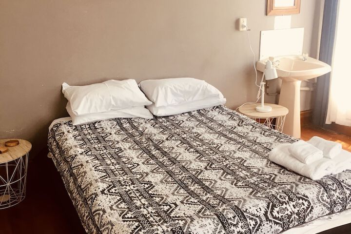 Room 4 of 9