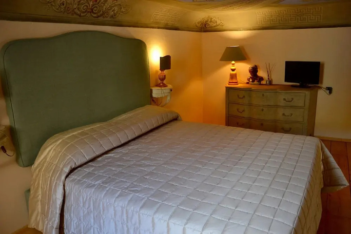 Room 4 of 11