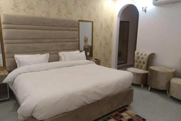 Room 12 of 27