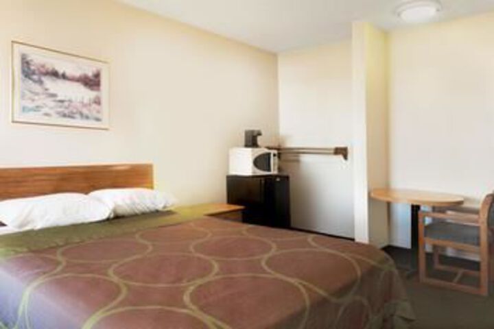 Room 17 of 32