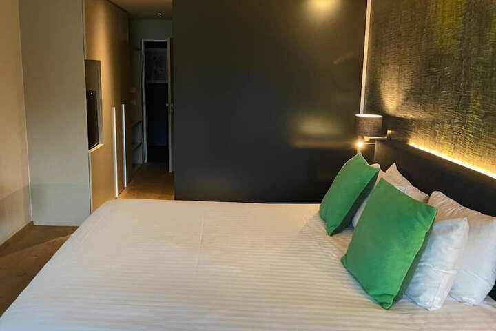 Room 6 of 65