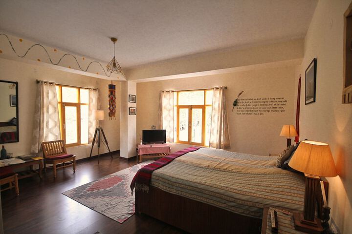 Room 5 of 63