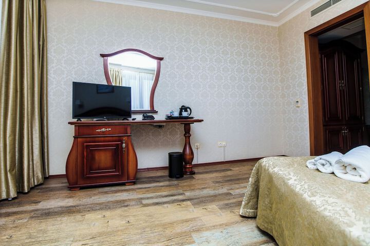 Room 6 of 97