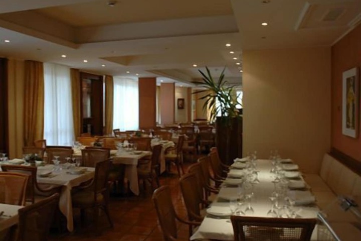 Dining 13 of 21