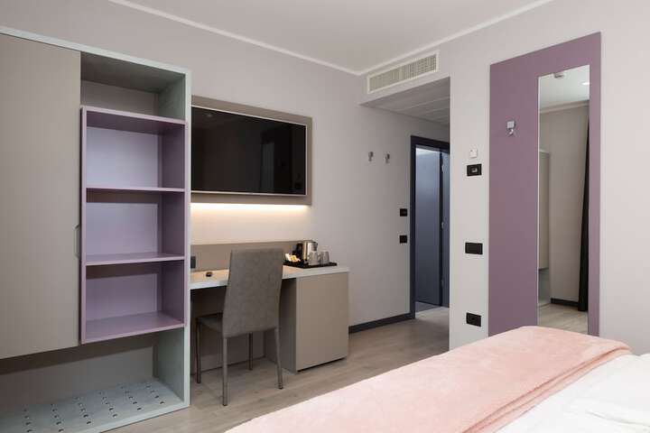 Room 10 of 62