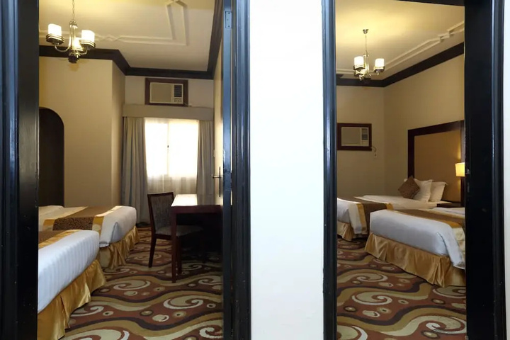 Room 7 of 25