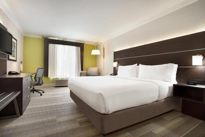 1 King Bed (16 of 16)