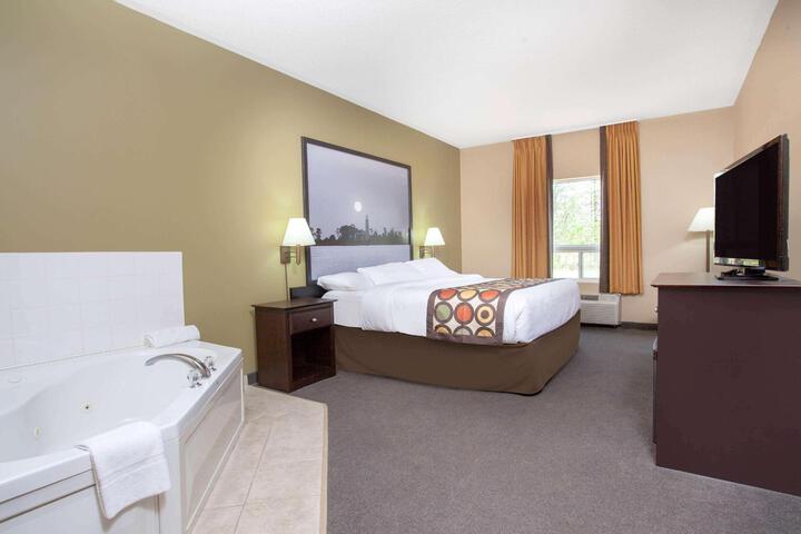 1 King Bed Deluxe Room (2 of 12)