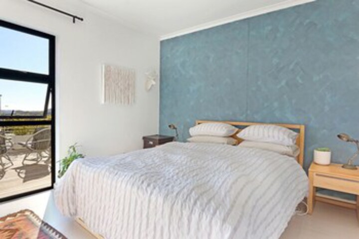 Room 6 of 25