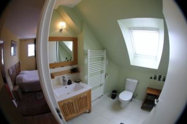 Room 3 of 37