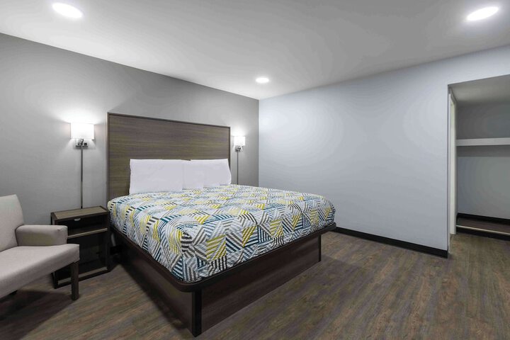 Room 7 of 19
