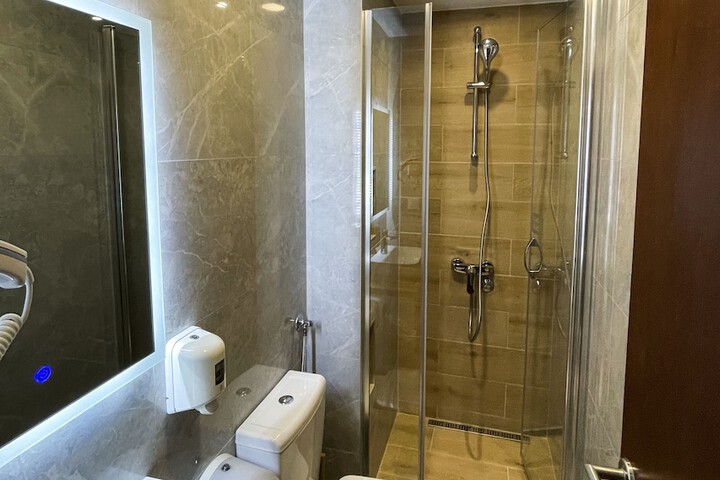 Room 18 of 28