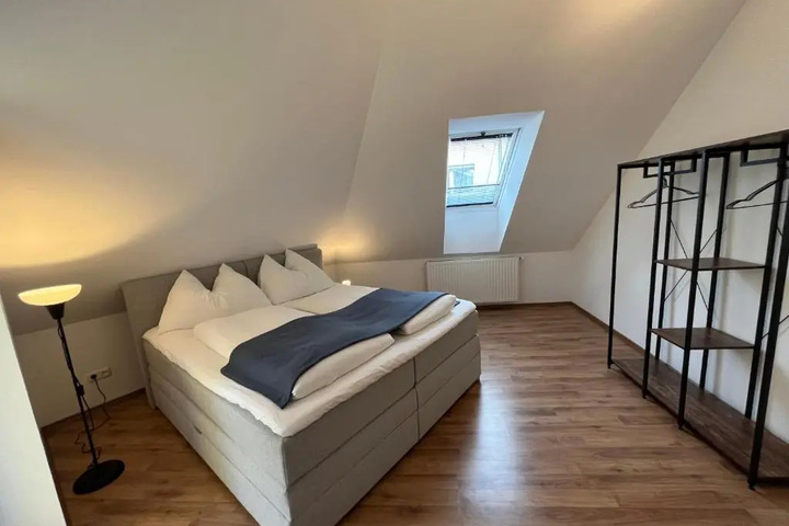Room 5 of 12