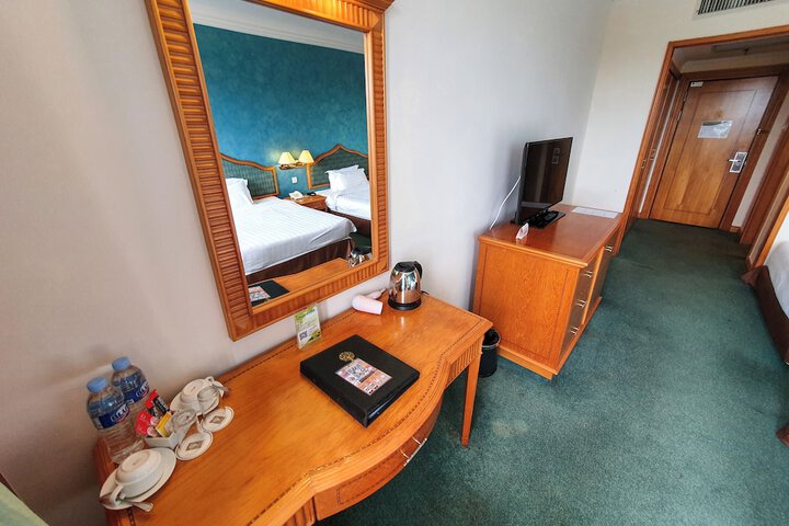 Room 4 of 65