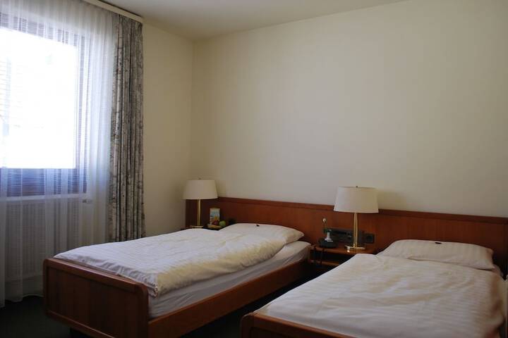 Room 11 of 33