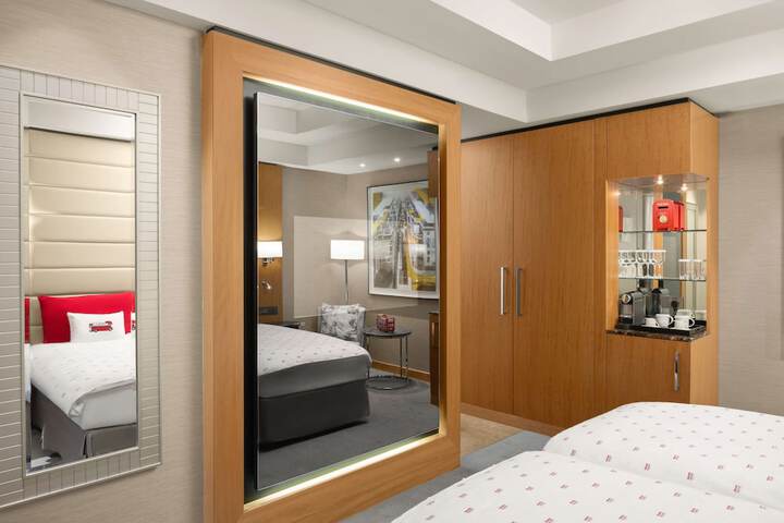 Room 43 of 112