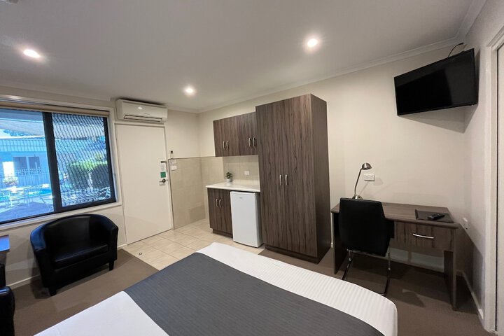 Room 4 of 24