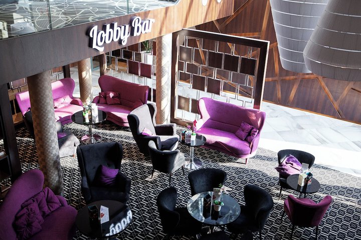 Lounge 56 of 70