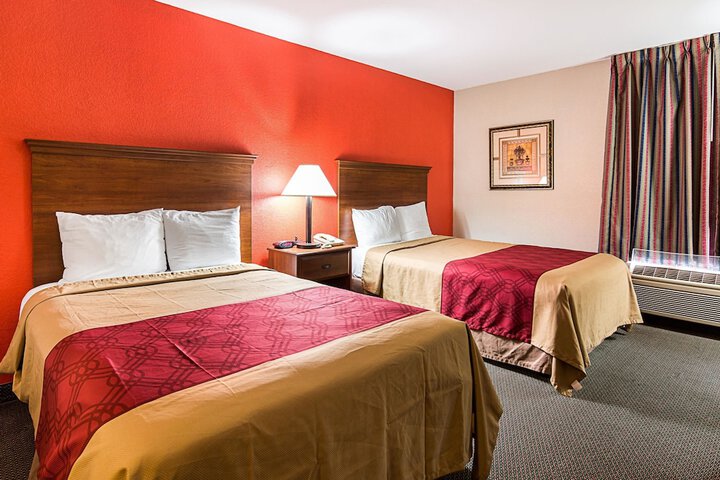 2 Double Beds (4 of 8)