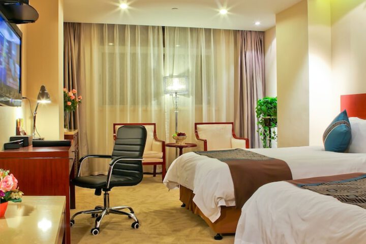 Room 4 of 38