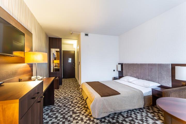 Room 16 of 49