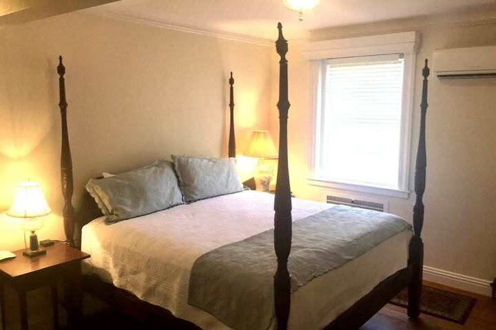 Room 4 of 25