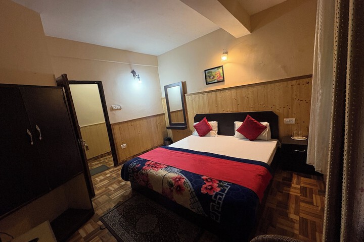 Room 3 of 40