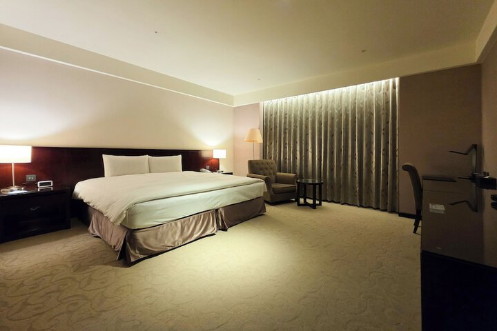 Room 18 of 124