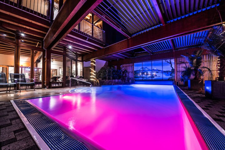 Pool 61 of 105