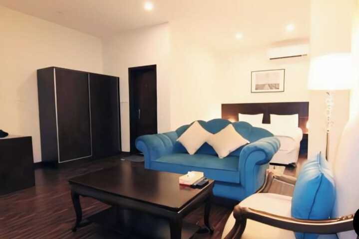 Room 9 of 17