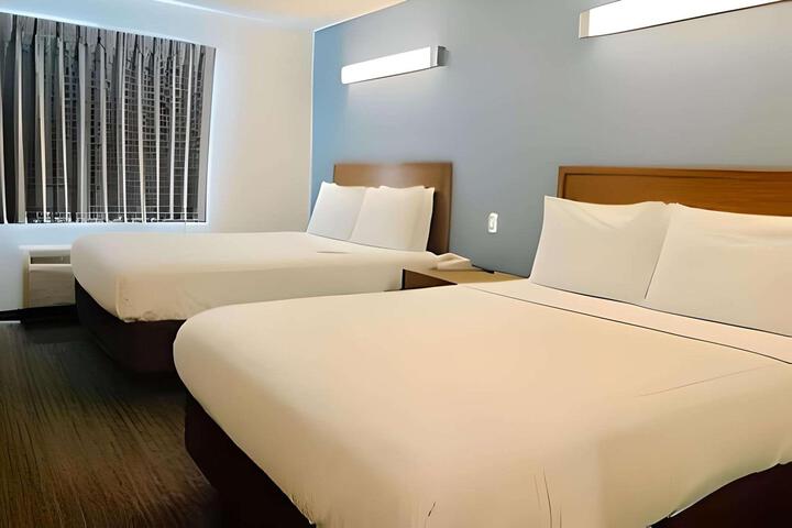 1 Queen Bed (1 of 9)