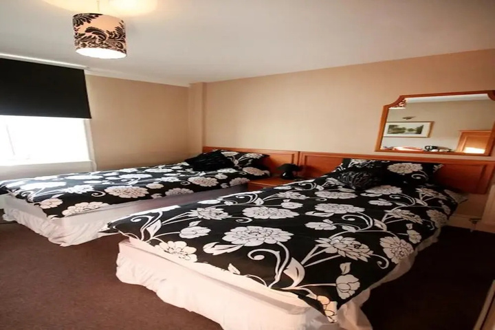Room 5 of 7