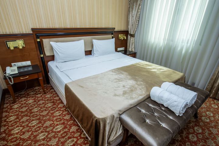 Room 6 of 11