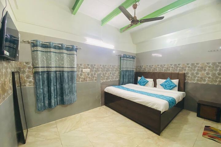 Room 3 of 12