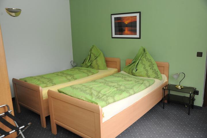 Room 5 of 42