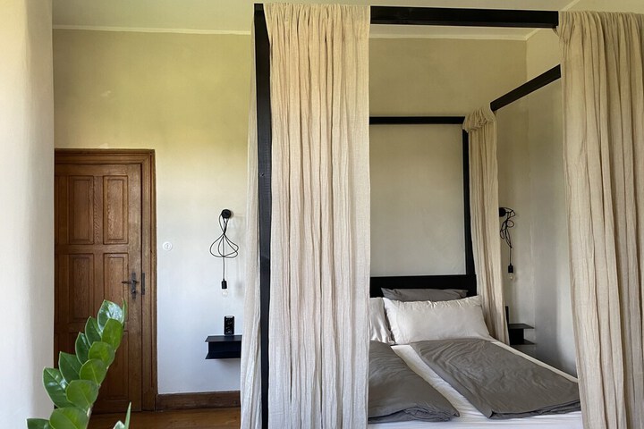 Room 6 of 101