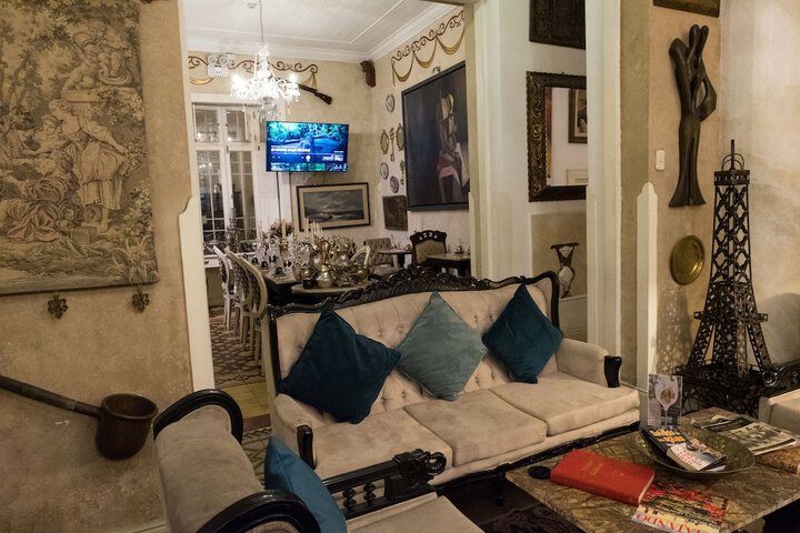 Lounge 79 of 140