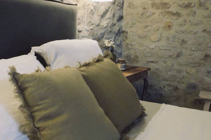 Room 4 of 42