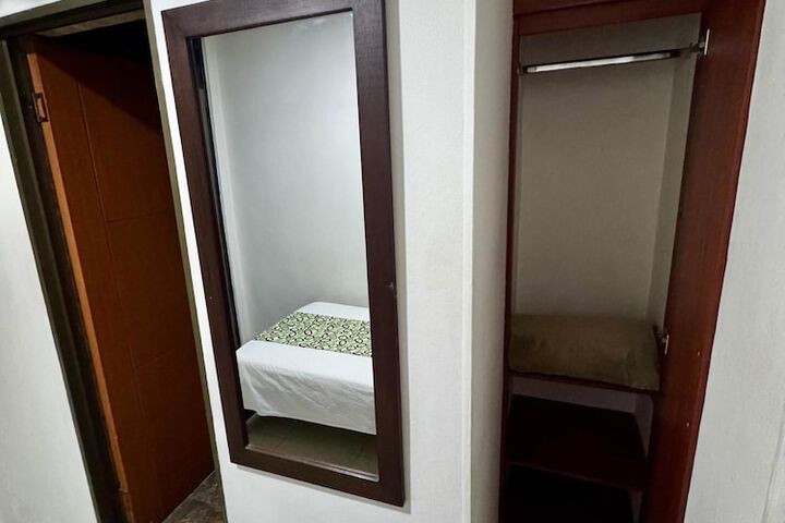 Room 6 of 49