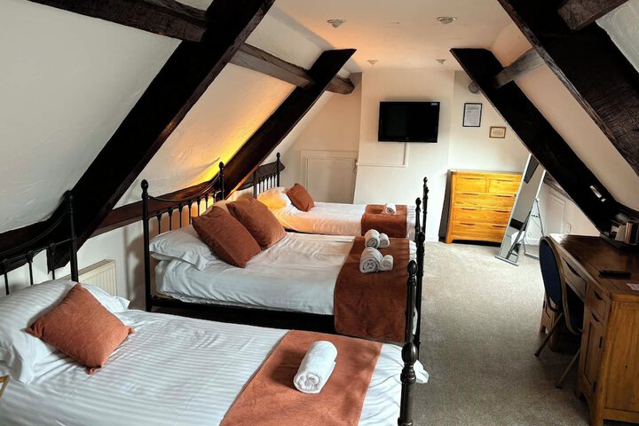 Room 7 of 25