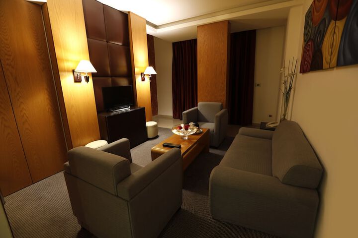 Room 25 of 54