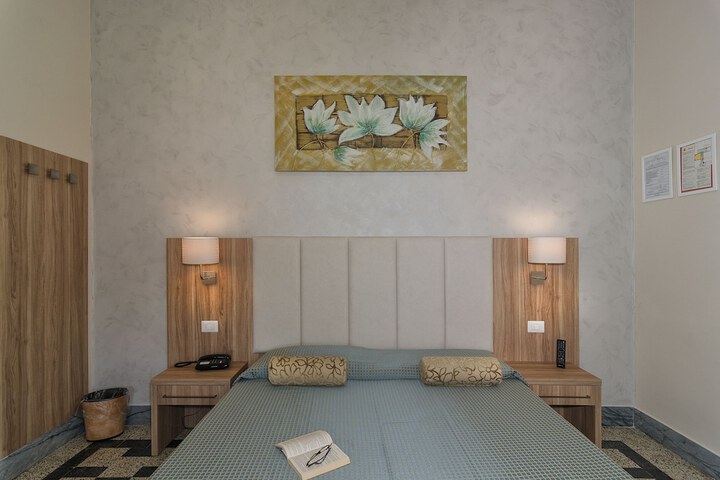 Room 17 of 68